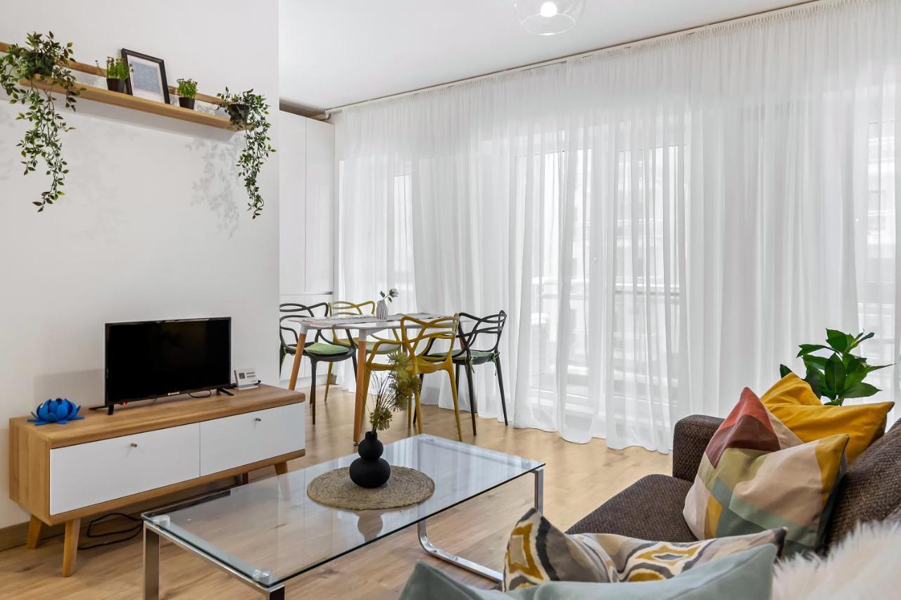 Living In Color - Modern Getaway Apartment